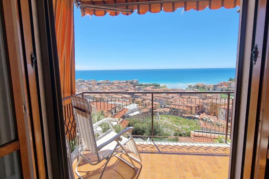 Thekeystudio, La Casa Del Mare Azzurro With Seaview Ventimiglia Exterior photo