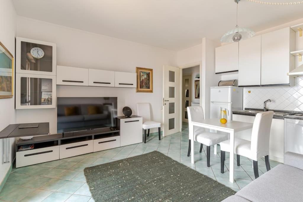 Thekeystudio, La Casa Del Mare Azzurro With Seaview Ventimiglia Exterior photo