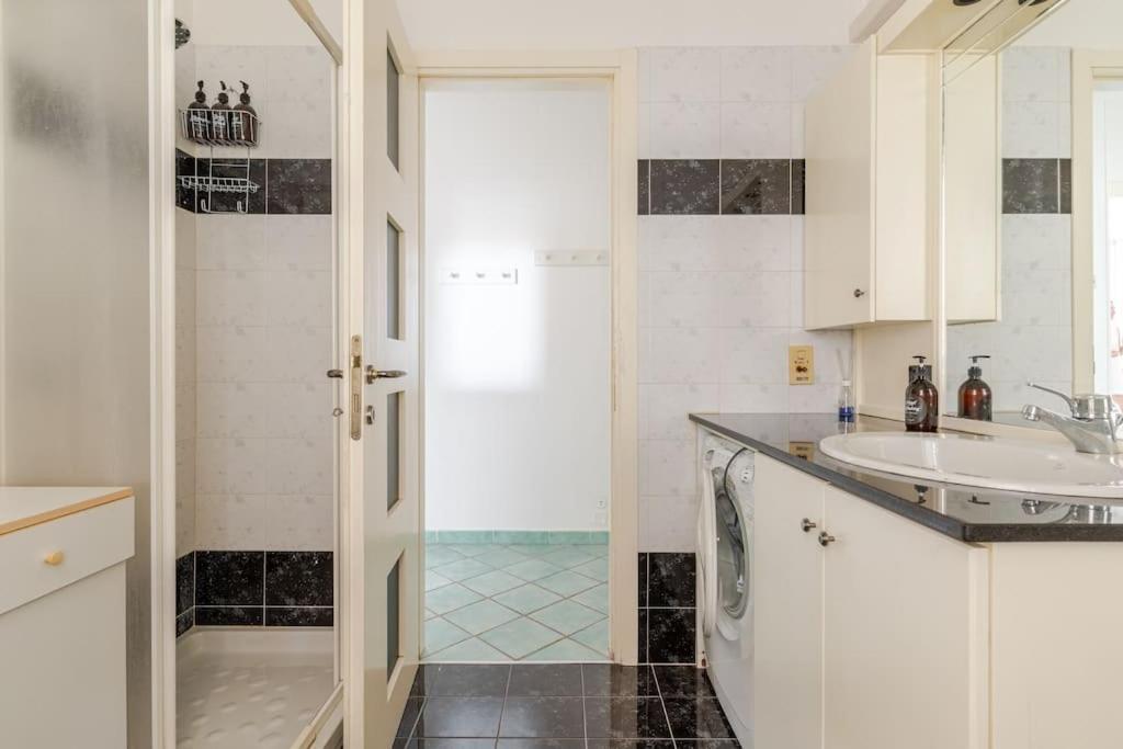Thekeystudio, La Casa Del Mare Azzurro With Seaview Ventimiglia Exterior photo